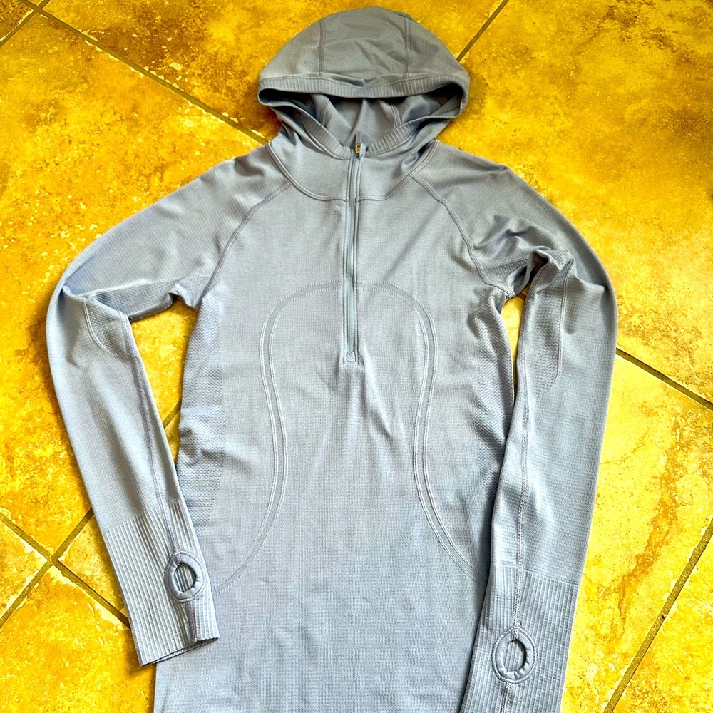 Lululemon swiftly tech hooded 1/2 zip slim run 6, lilac, great shape, no pulls